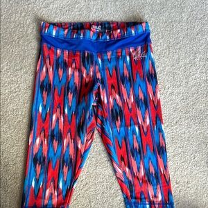 Women’s Everlast Red and Blue Patterned Capri Athletic Leggings